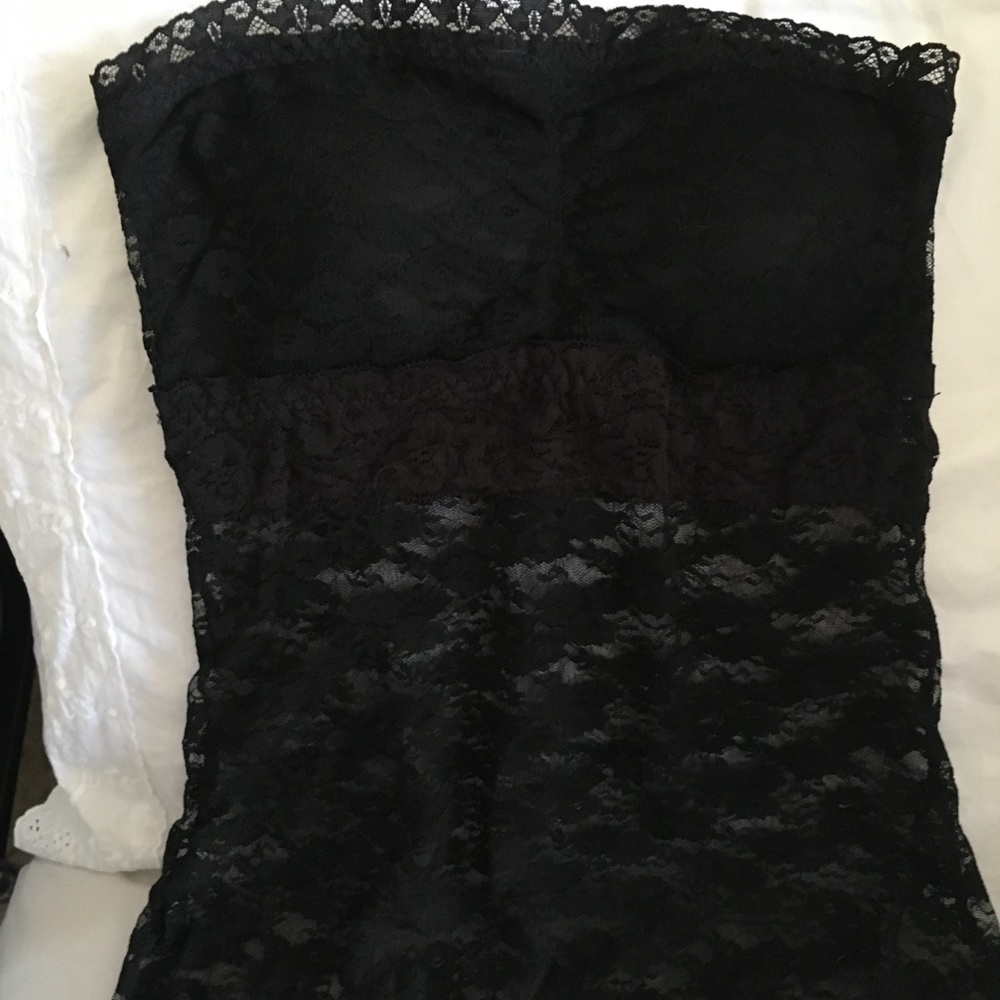 Lace strapless, padded bra never worn no tag.